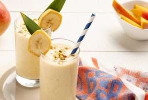 FRESH MANGO BANANA SMOOTHIE RICH IN CARBS VITAMINS